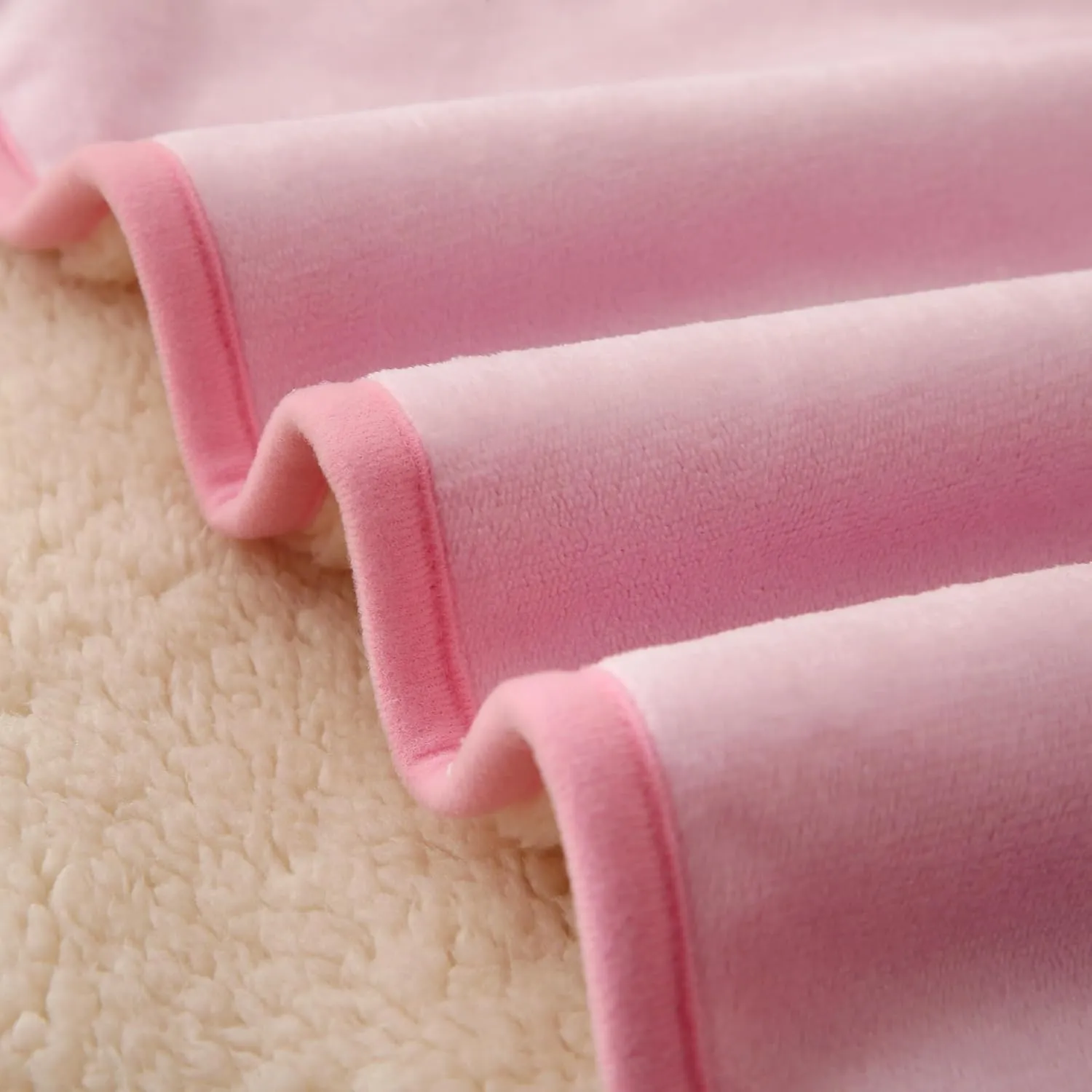 DaysU Waterproof Dog Blanket for Small Dogs - Soft Sherpa Fleece Reversible Pet Blanket, Cat Blanket Washable for Couch Protection, Warm Plush Puppy Blankets, 26.5"x35" Pink